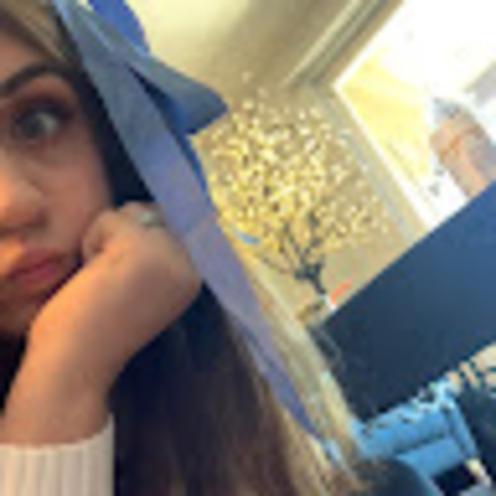 Meet your Posher, Azya